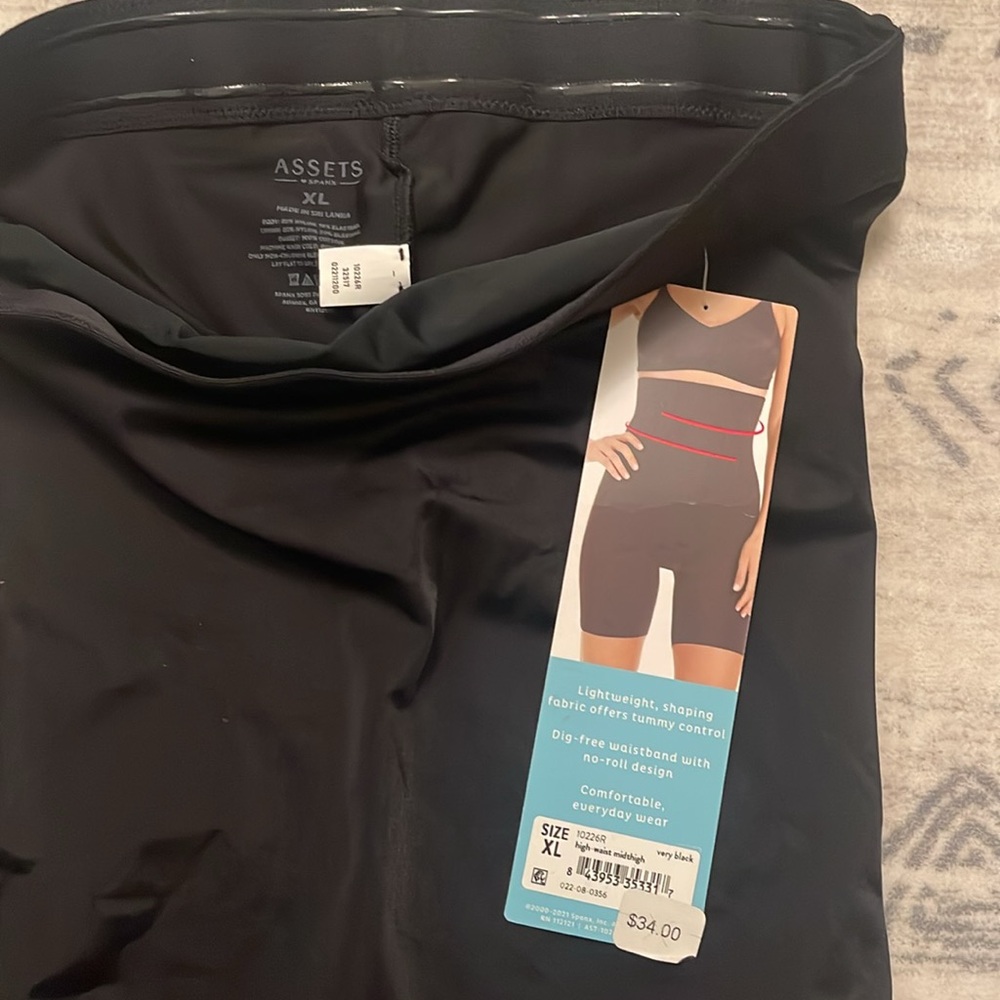 Shaping High-waist, Mid-thigh Short - Picture 2 of 6